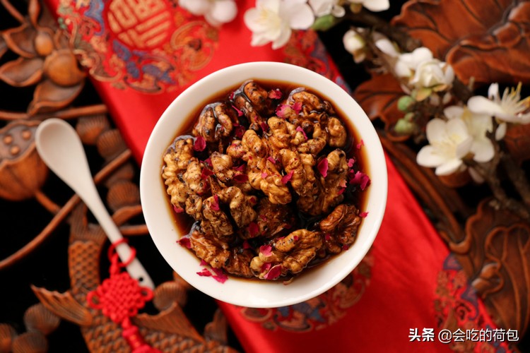 核桃和醋一起吃有什么功效,醋泡核桃真的对人体有好处吗