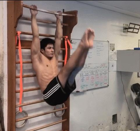 “巴西吴彦祖”爆红网络，帅气颜值不输本尊，完美身材叫板彭于晏