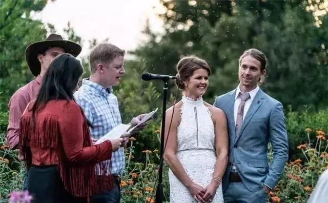 约会千万不要带狗,婚礼可以带狗吗