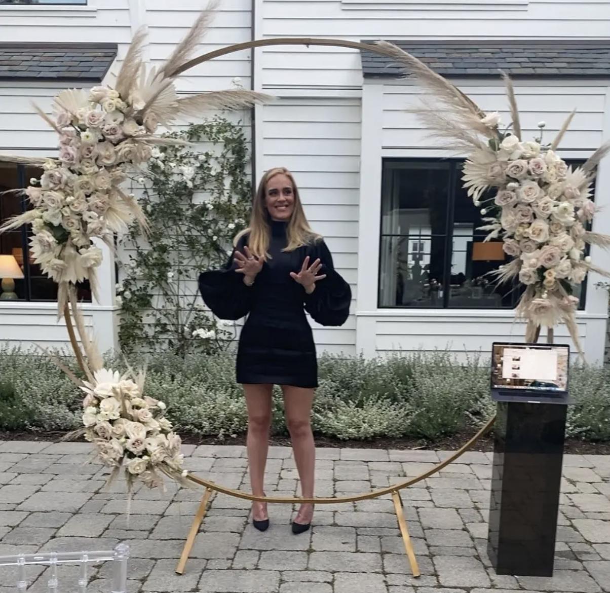 瘦了90斤阿黛尔情绪失控机场发飙,阿黛尔离婚或被分走6亿财产