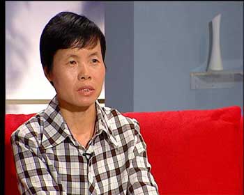 狠心妈妈强迫儿子学习,狠心妈妈一味逼着孩子学习