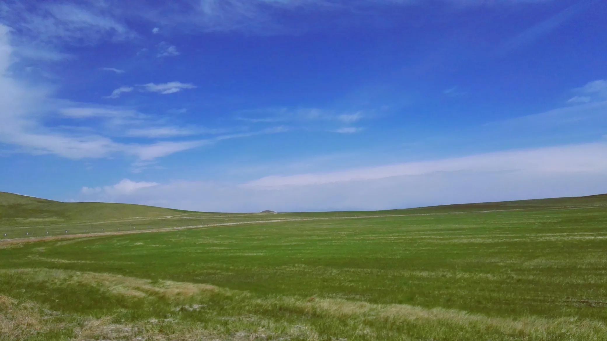 天边草原乌拉盖，《狼图腾》取景地，内蒙古保存最完好的天然草甸