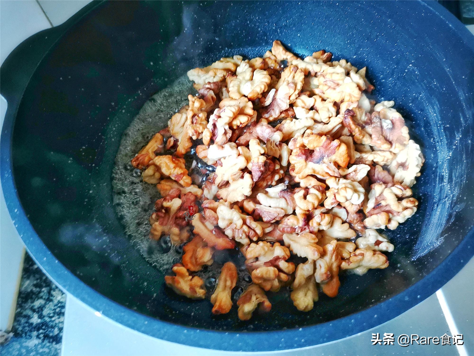 原味核桃怎么弄才能酥脆,核桃太苦怎么做成甜核桃