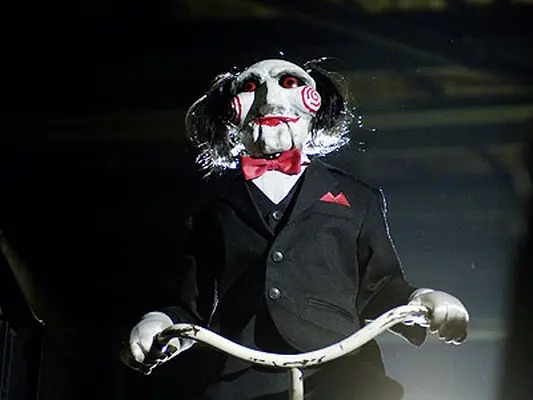 《电锯惊魂1》|血腥的恐怖电影