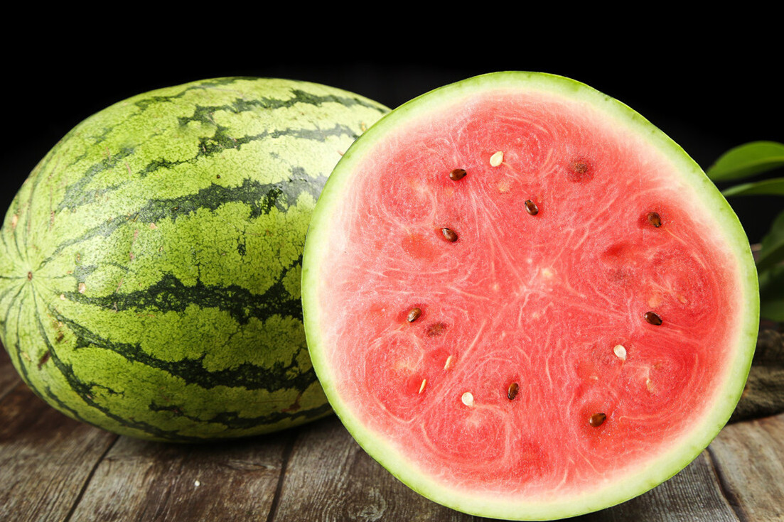 买西瓜老是买到坏的,怎么挑选西瓜又熟又甜的品种