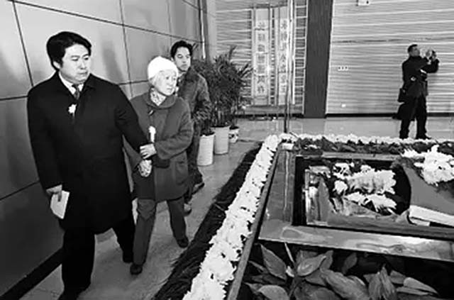 中国小伙为报答瑞士房东为其送终,2012年老人去世:想长眠于中国