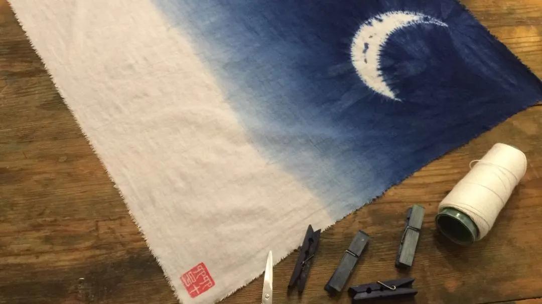 老外留学后回国摆摊,意大利留学生回国摆地摊