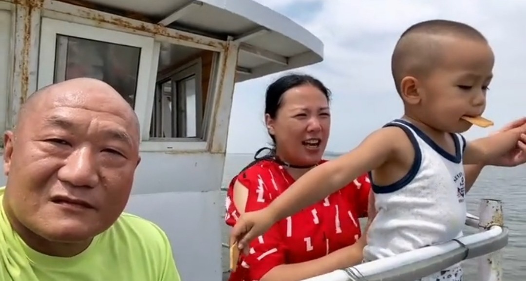 谢东侯耀华对比照,侯耀华谢东什么关系