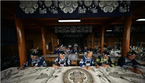 贵州丹寨万达小镇投资多少亿,万达给丹寨小镇带来了什么