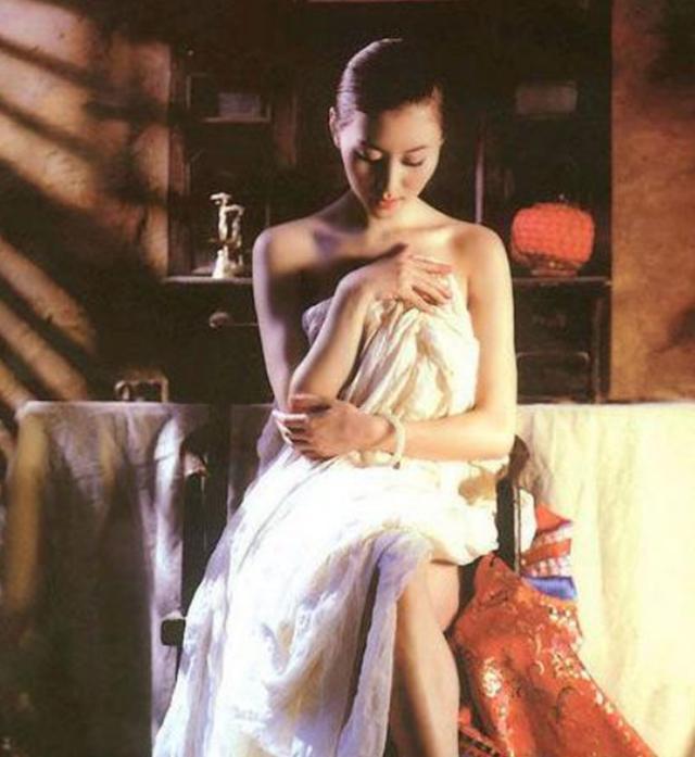 19年前，汤加丽大尺度写真热销，赚十七万稿费被告，赔摄影师十万