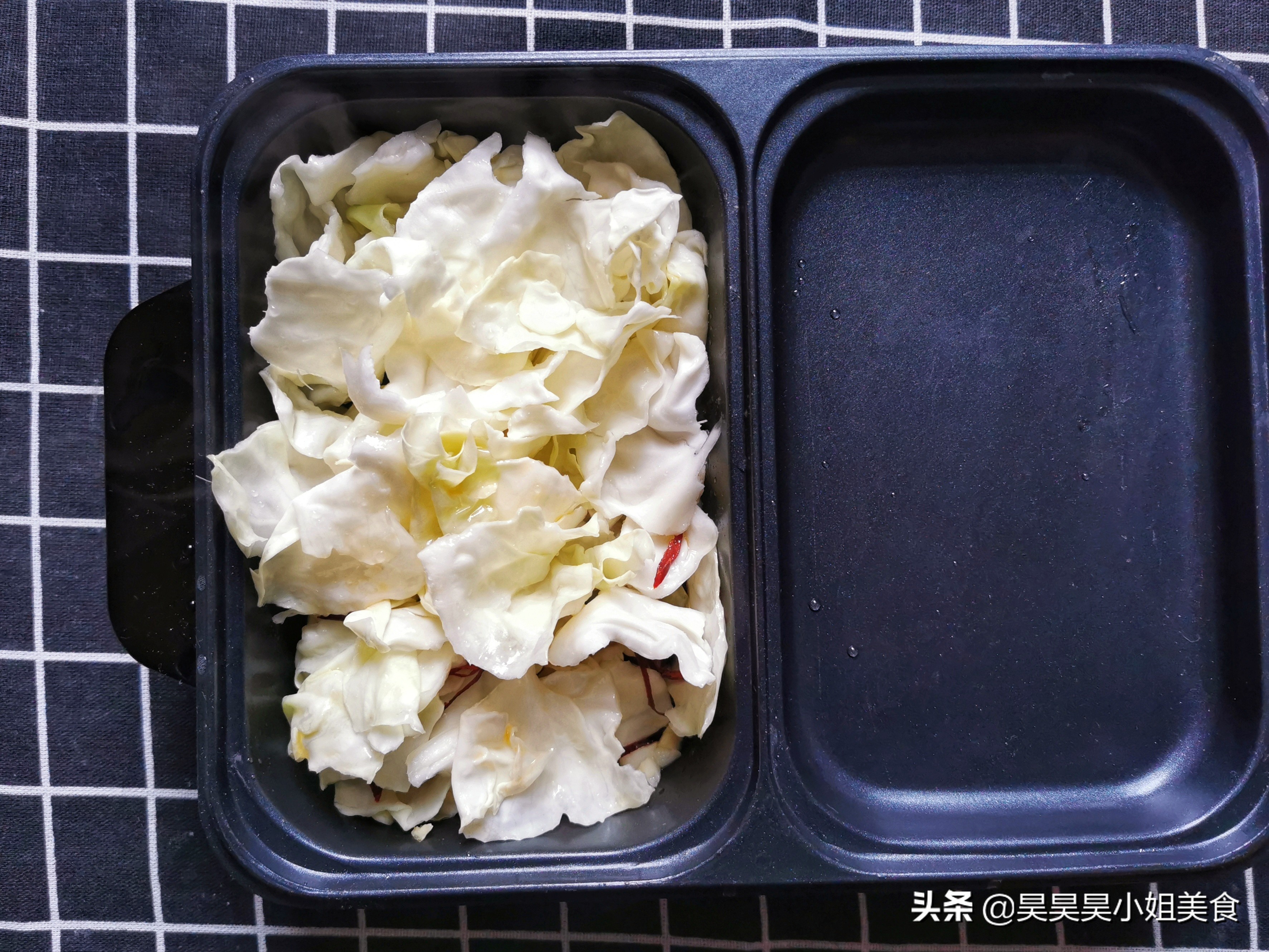 包菜这样炒，掌握这一步，口感脆嫩，10分钟搞定晚饭