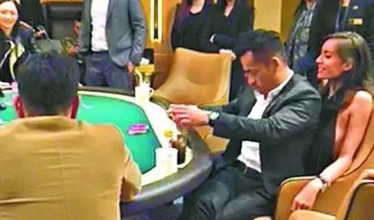 离婚后小三和前夫结婚生孩子了,分手后意外怀上了首富的孩子