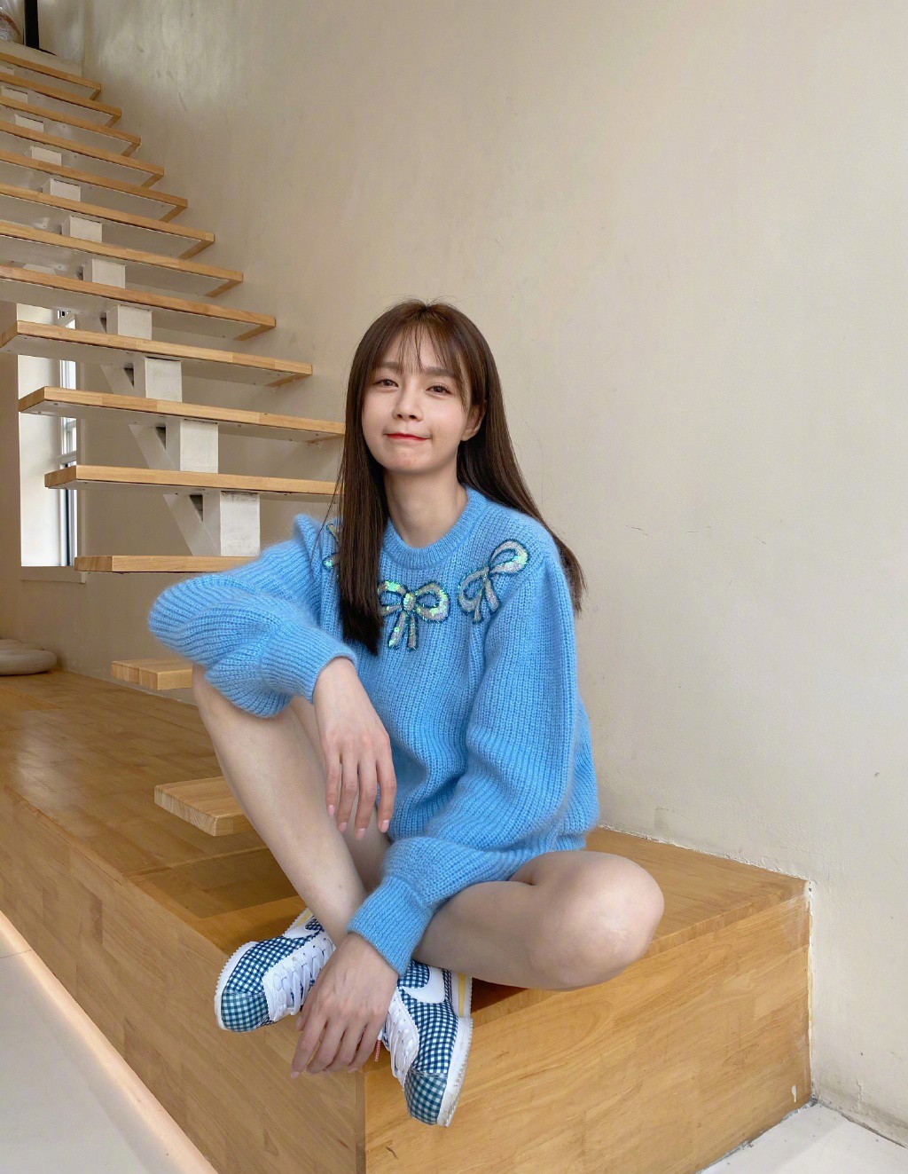 沈梦辰穿西装内搭露脐装秀蛮腰,沈梦辰穿蓬蓬裙俏皮又吸睛