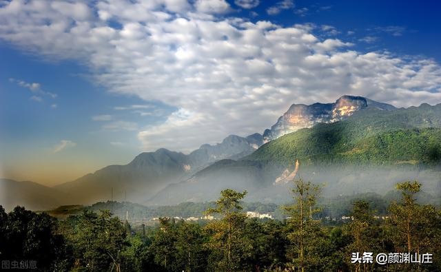 关于四川名胜古迹的五副对联,四川的名胜景点的对联赏析