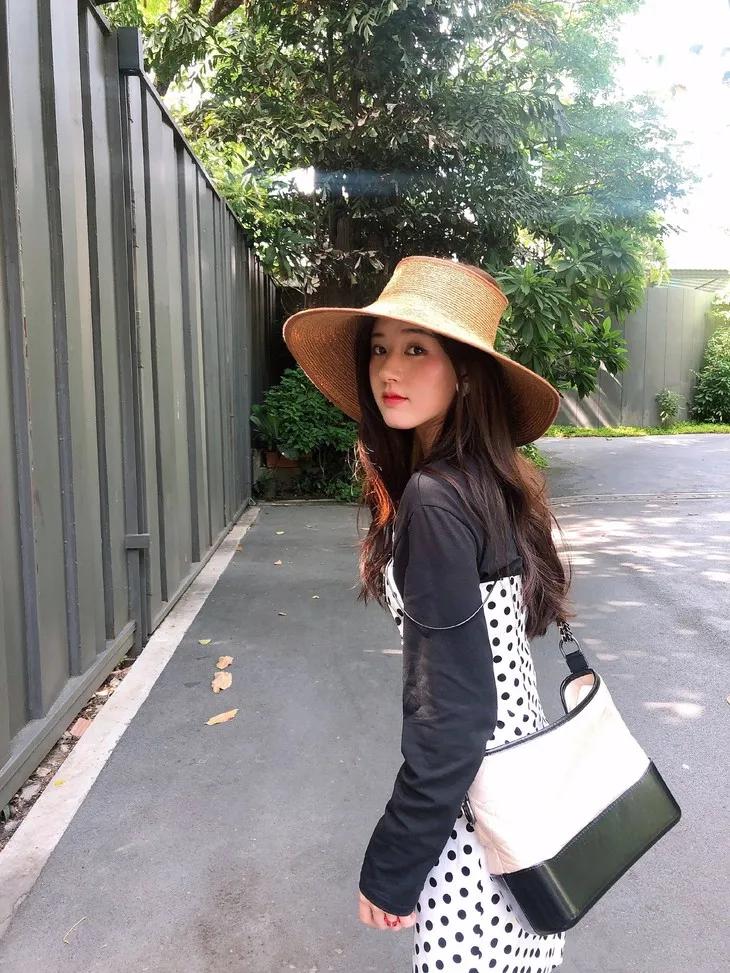 赵丽颖夏日装扮,夏日草帽赵丽颖