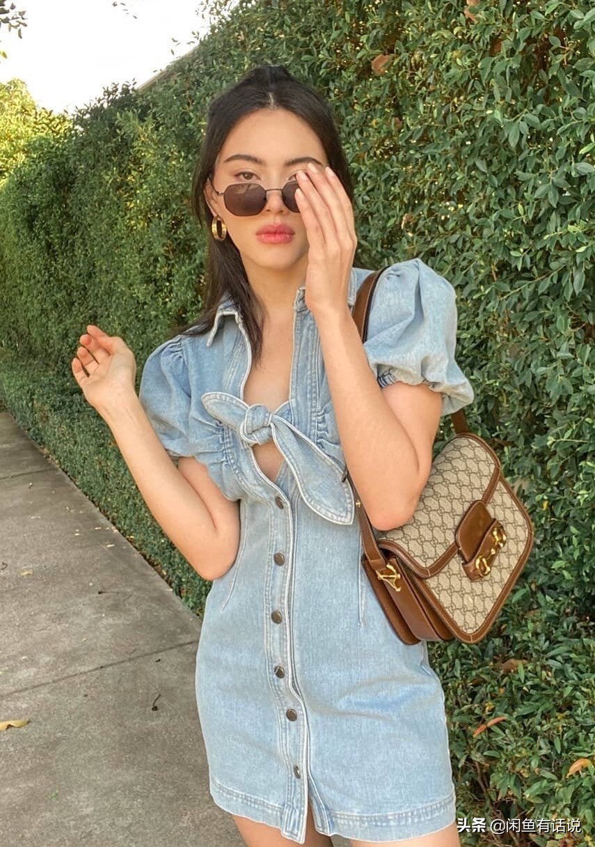 她不愧是泰国最美“芭比”,肚兜裙配网袜秀身材,展现绝佳臀腰比