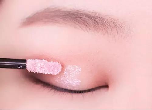 亮色眼影颜色搭配和画法美炸天,眼影画法新手亮色系列