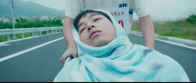 小*男处**的临终愿望是“我想要个妹子”，兄弟帮他的过程看泪奔了