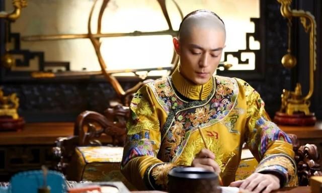 乾隆给儿子赏赐了一个人，儿子最初不高兴，后来发生了变化