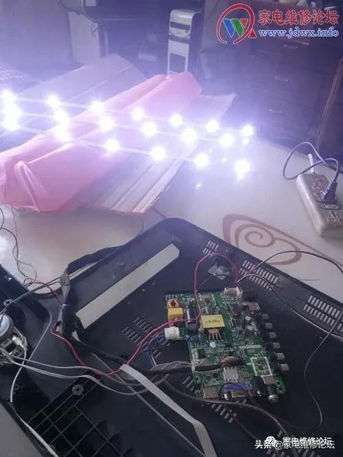 海信32k300液晶电视拆屏,拆65寸电视屏幕最好的方法