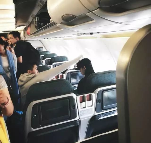 唐嫣和奚梦瑶飘忽不定的“肚子”,成了2019娱乐圈的两大谜团