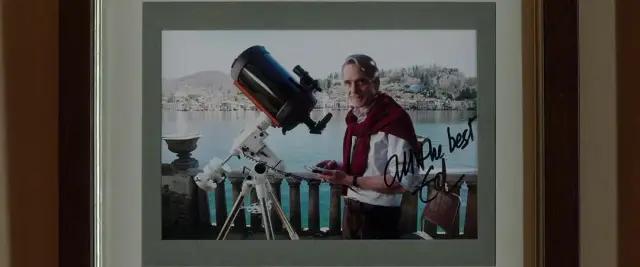 他是《洛丽塔》男主,畸形恋专业户,也是禁欲系不老男神