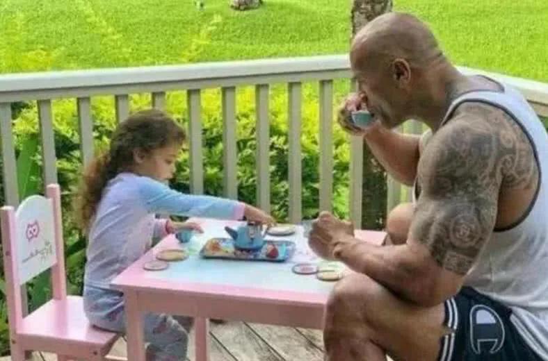 有一种基因叫贾静雯女儿,强森女儿到底有多美