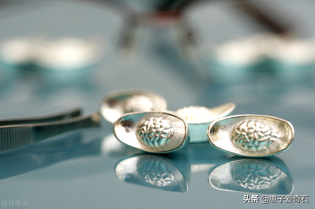 假翡翠是用什么石头做的,假的翡翠是用什么做的