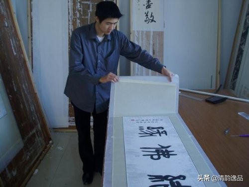 字画木框手工装裱全过程,字画装裱浆糊制作全过程视频