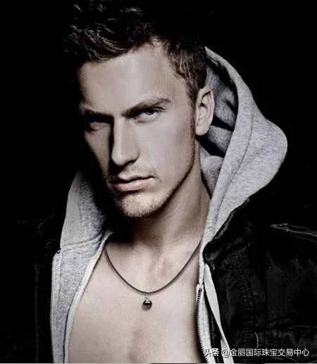 潮男进击路|男人戴珍珠是种什么体验？