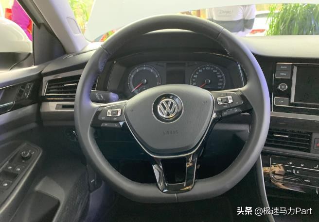 大众宝来传奇对比经典轩逸哪个好,日产轩逸和大众宝来选哪个