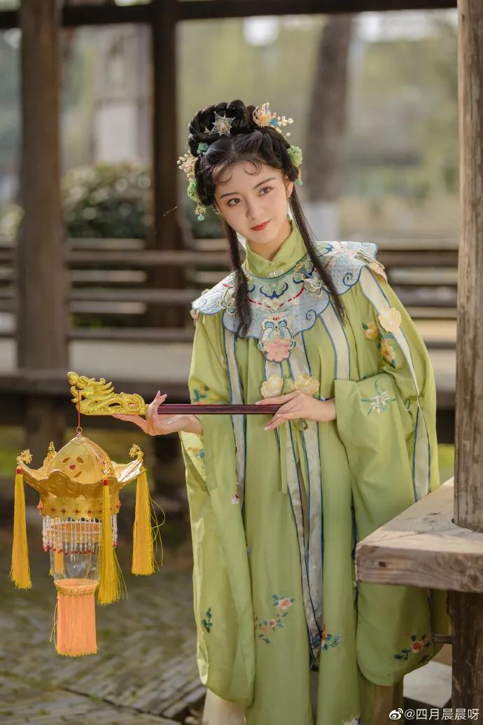 00后女孩演绎四大名著美女,凭一个造型火出圈,200万网友点赞