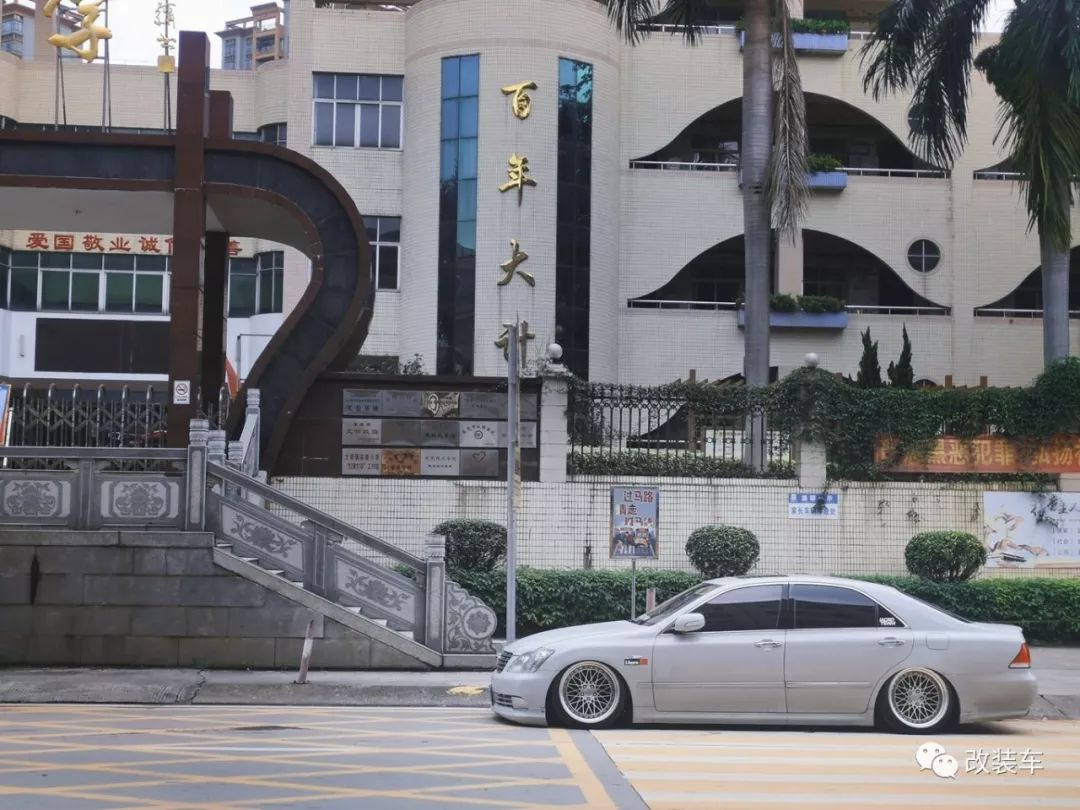 12代皇冠爆改,12代皇冠改2gr发动机要换油箱吗