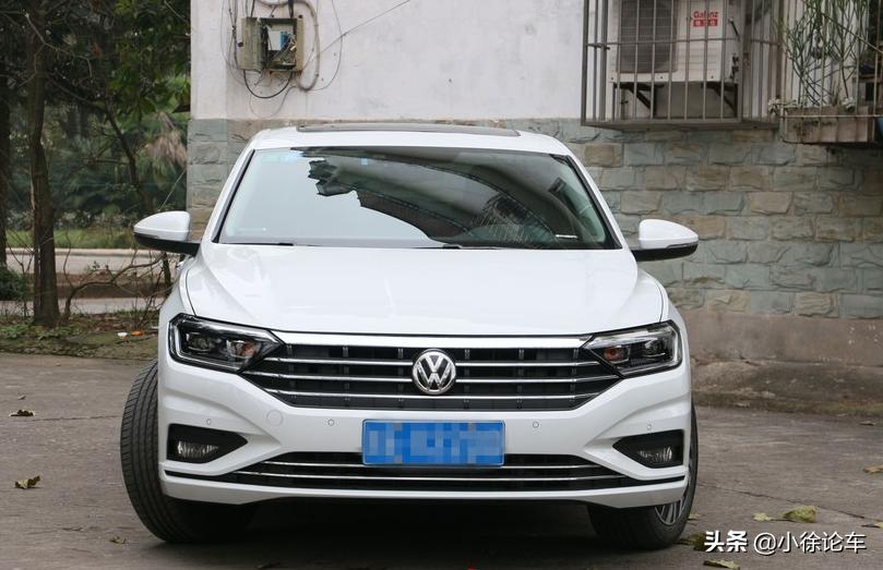 15万买一辆新车速腾还是二手迈腾,买新速腾还是买低配迈腾