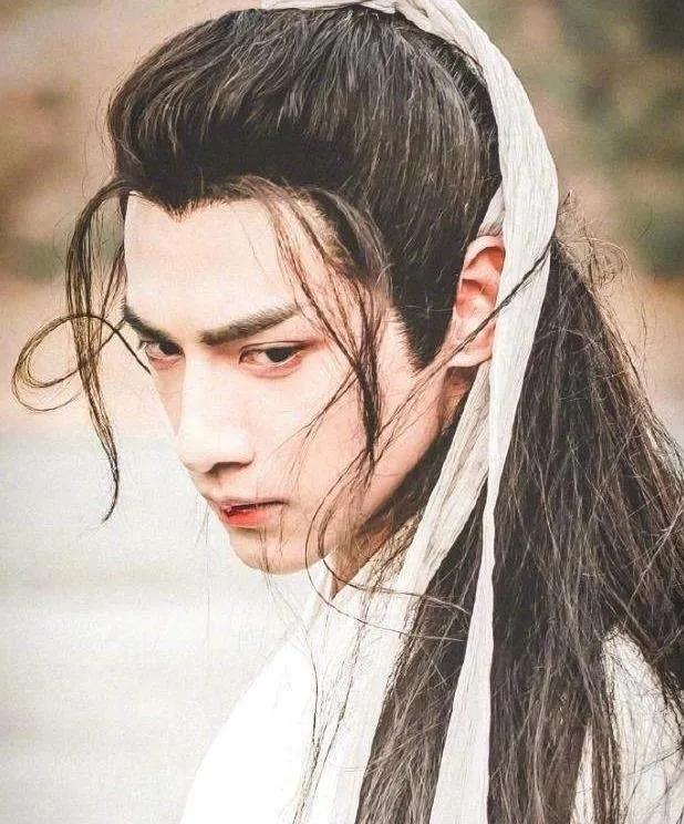 哪个男星演的狐狸精好看,长得像狐狸精的男明星