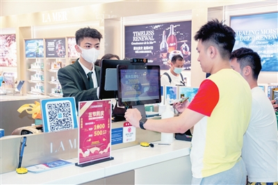 三亚各免税店促销迎“双节”