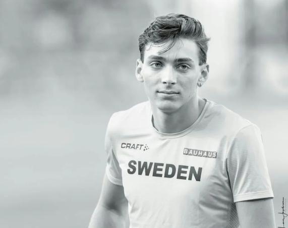 撑杆跳21岁,撑杆跳6米22破世界纪录