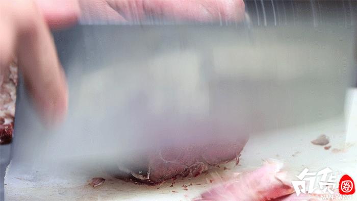 南阳这家羊肉汤，每天卖出200碗！进门先排队，羊肉包子抢着吃