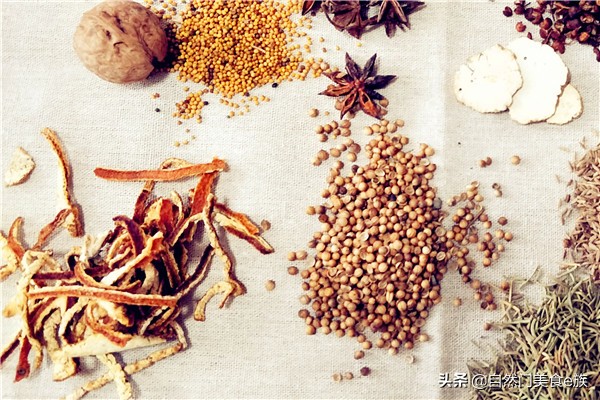 卤肥肠的家常做法爆炒不辣,卤肥肠怎么做才能没有臭味