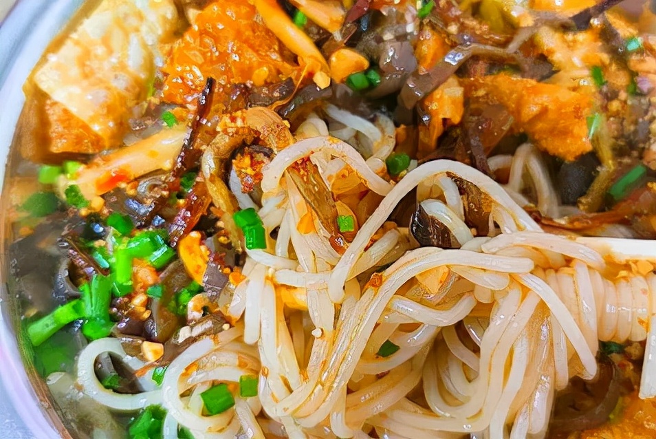 真的是又好吃又便宜的螺蛳粉,香而不腻的螺蛳粉真的太好吃了