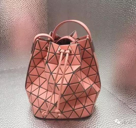 三宅一生baobao发布会,三宅一生钻石包樱花粉