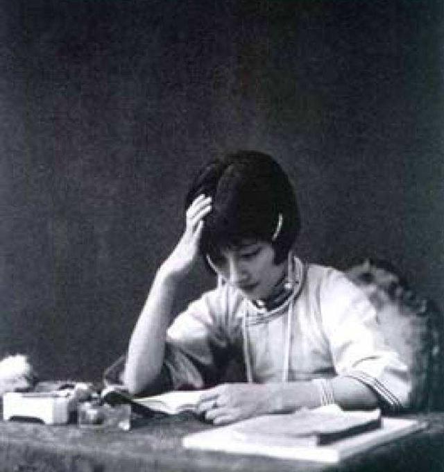 陆小曼死后骨灰为什么无人认领,陆小曼下场无人认领骨灰