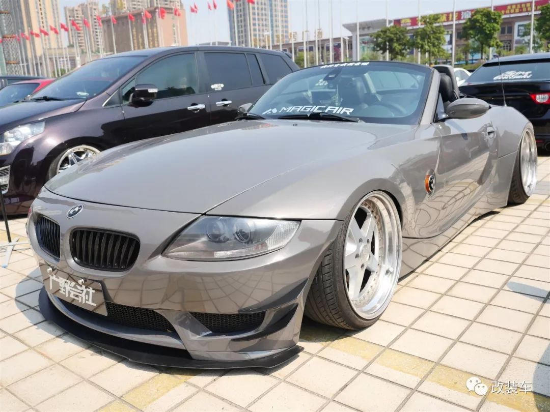 改装车聚会,改装车齐聚车展