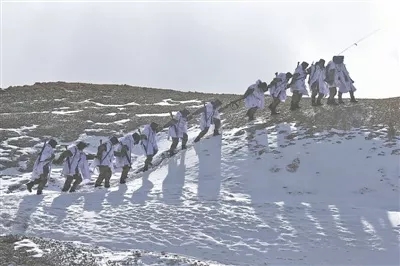 吴京被国家移民管理局纠错!其实,这些哨所也在海拔5000米之上……