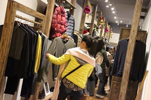 批发旗袍服装的进货渠道,温州服装批发进货渠道