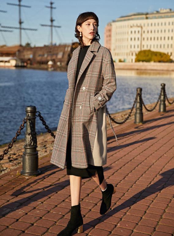 冬季最火穿搭秘籍：毛呢大衣搭针织连衣裙，让你秒变韩剧女主角