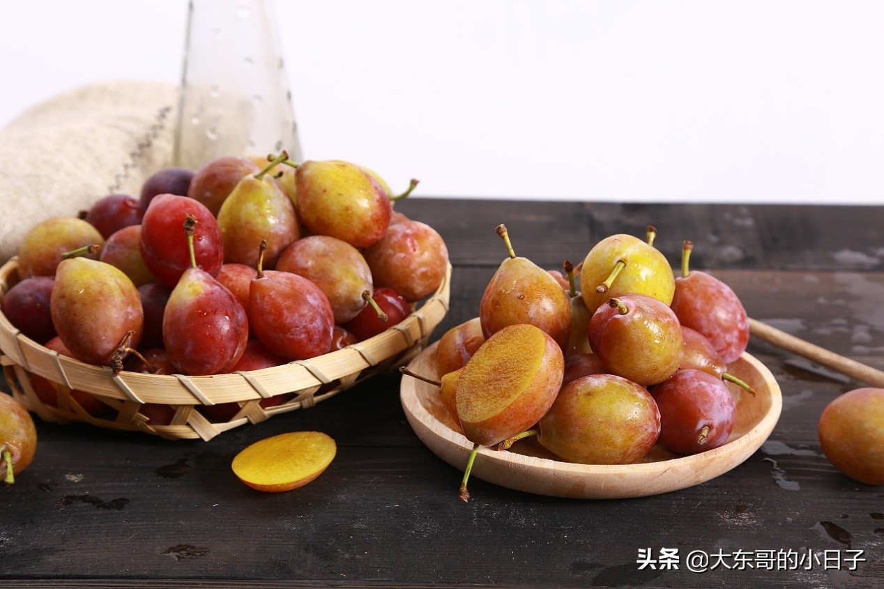 西梅李子怎么挑选,新鲜西梅和李子的区别