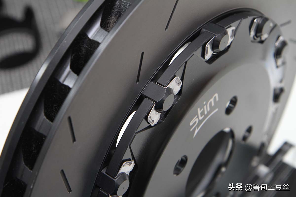 毂锐驰,碟刹刹车片在车上怎么看磨损