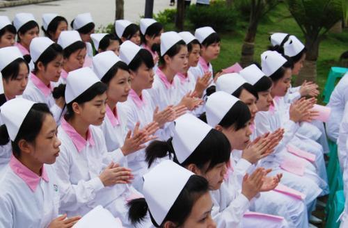 南丁卫校和知行卫校哪个就业好,重庆知行卫校是中专还是大专