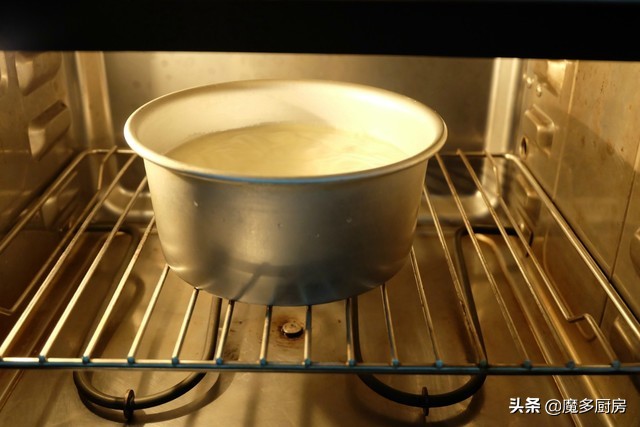 100克低筋面粉做蛋糕要放几个鸡蛋,130克低筋面粉放多少鸡蛋做蛋糕